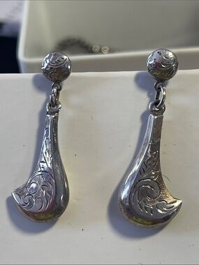 Vintage 925 puffed teardrop double-sided etched dangle earrings - 1 3/8” long